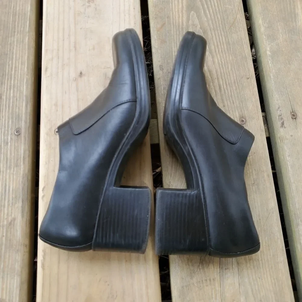 Vintage 90s y2k Clarks Square Toe Chunky Heel Black Leather Heeled Loafer Bootie